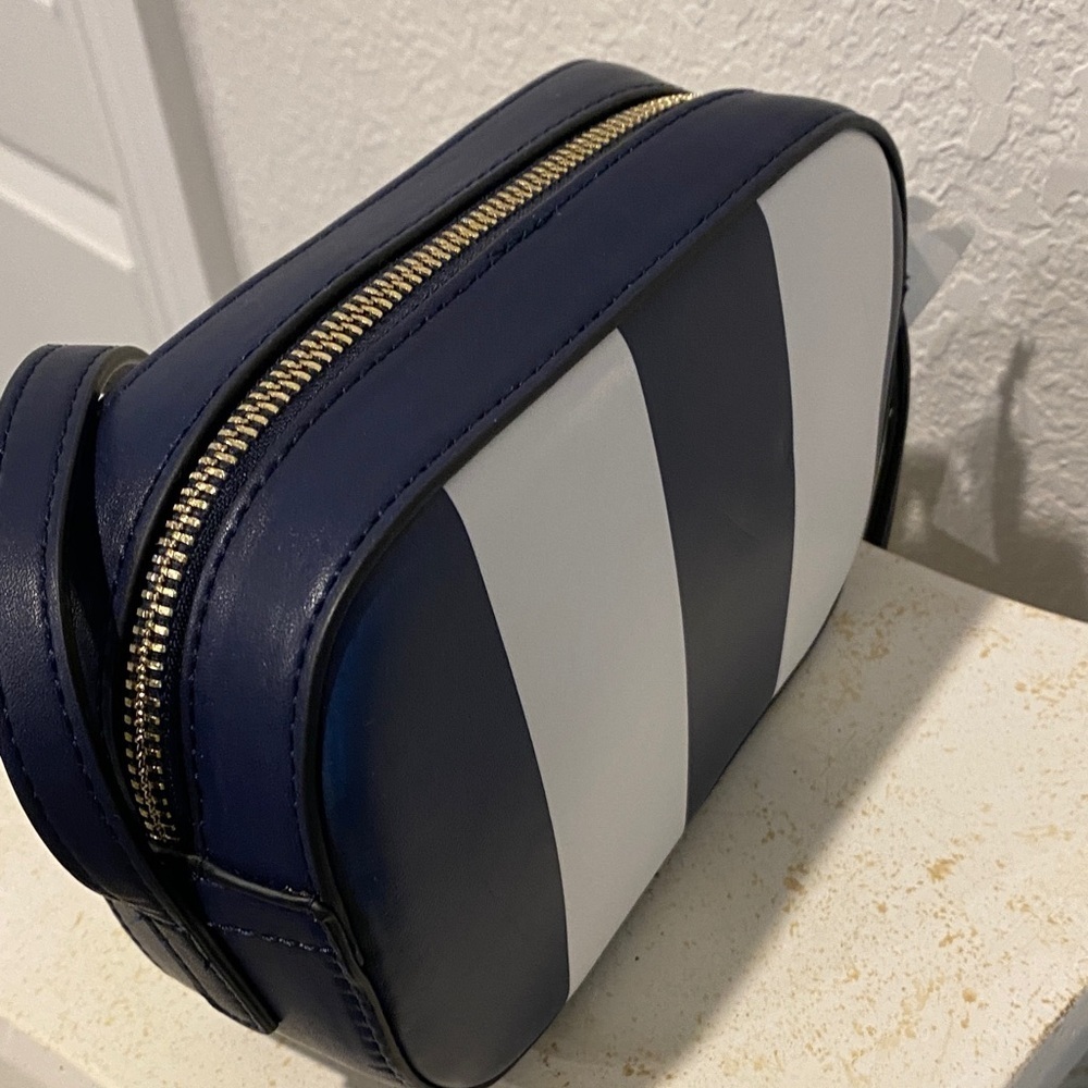 New GAP Mini Navy Crossbody Bag Bold Stripes Chic Design - Picture 7 of 9